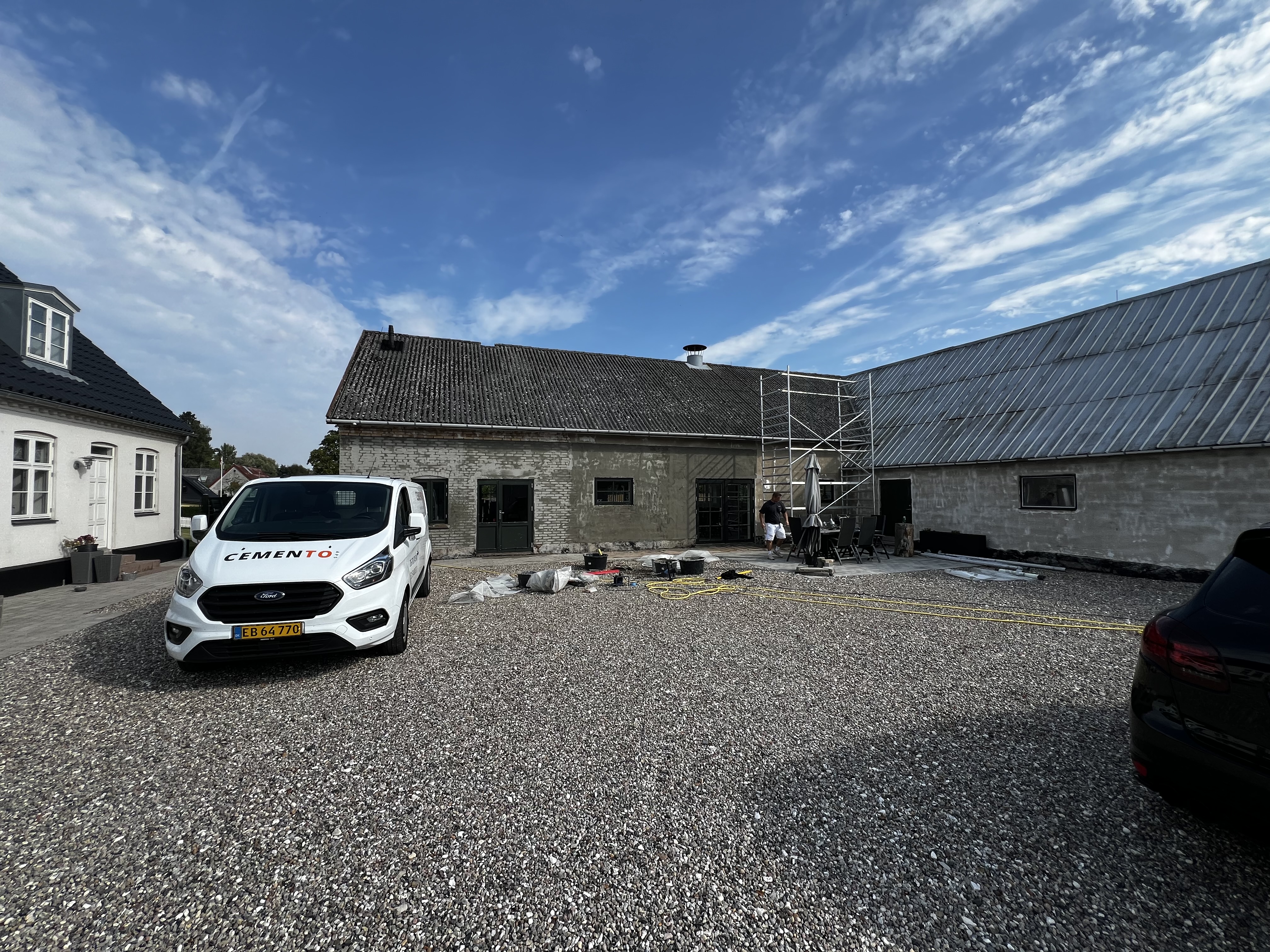 Facade og gårdsplads